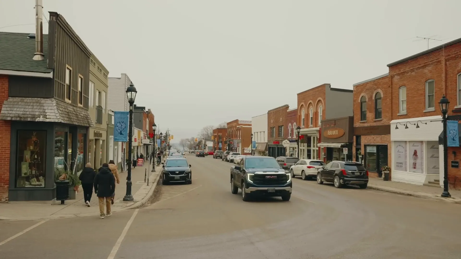 Quaint town of Thornbury with colorful houses and apple cider tasting