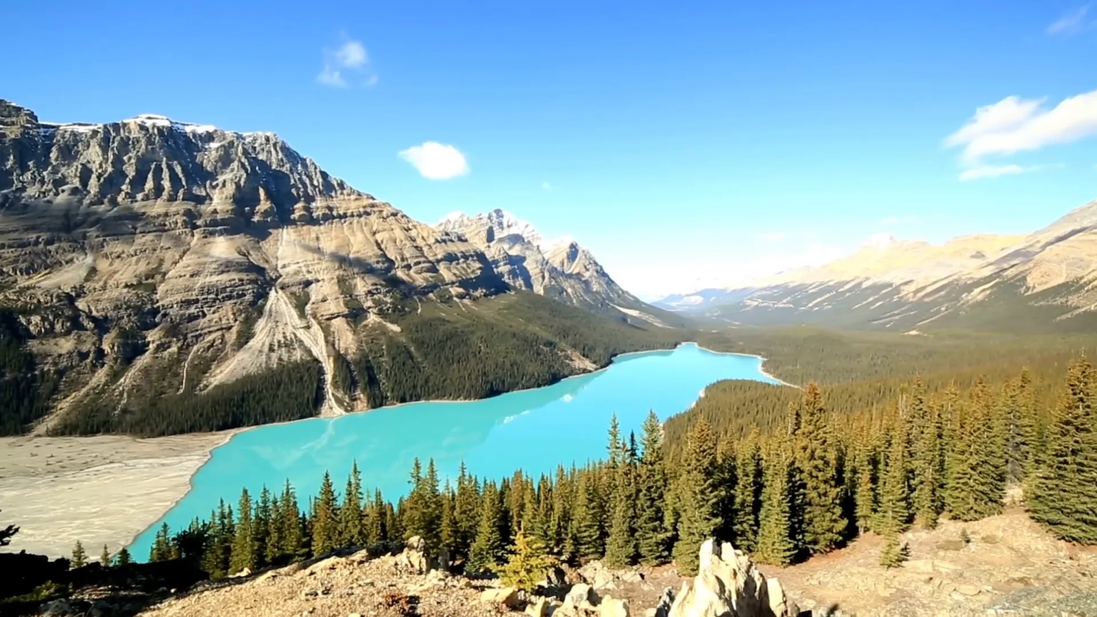 Peyto Lake turquoise waters